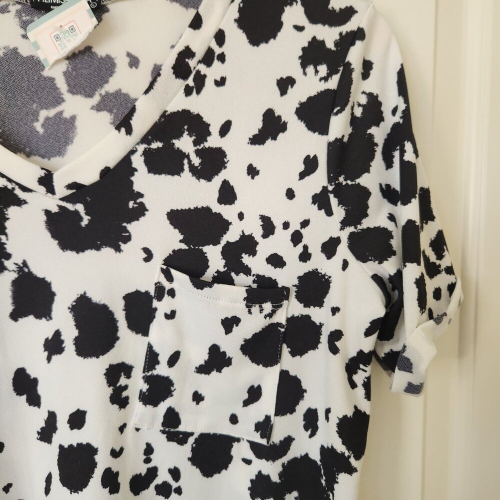 Heimish U.S.A. Black & White Cow Print V-Neck Short Sleeve Top Rodeo Ranch - Picture 9 of 9